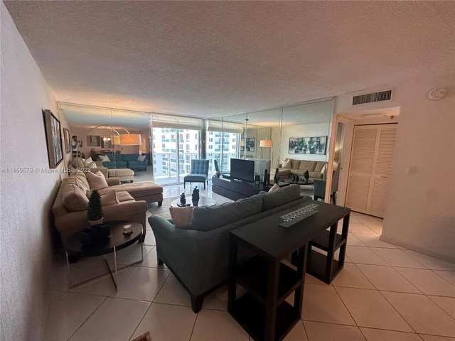 2401 Collins Ave # 1107, Miami Beach FL 33140