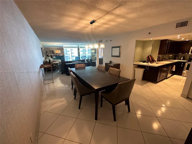 2401 Collins Ave # 1107, Miami Beach FL 33140