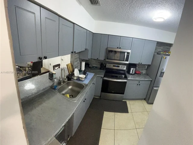 9206 SW 147th Ct, Miami FL 33196