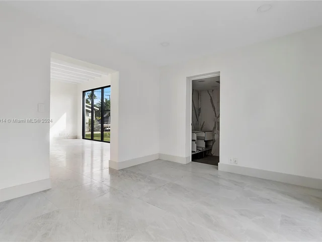 1115 N Northlake Dr, Hollywood FL 33019