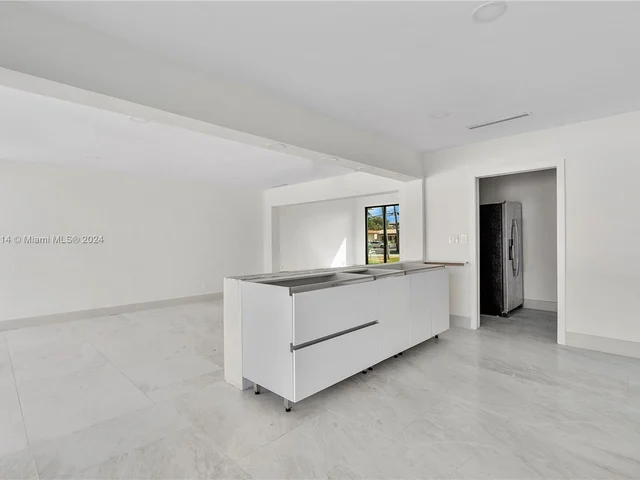 1115 N Northlake Dr, Hollywood FL 33019