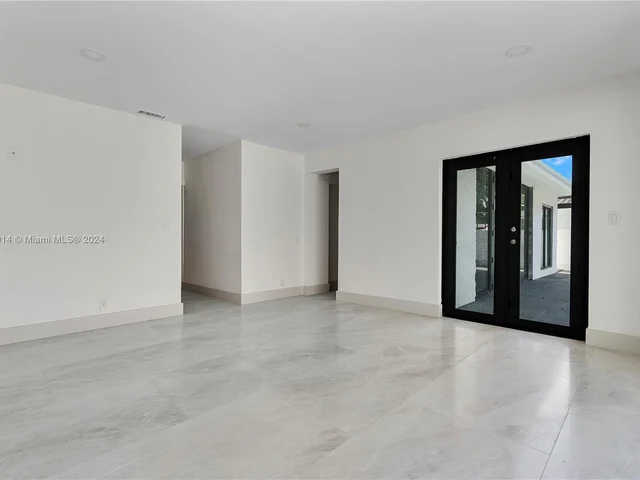 1115 N Northlake Dr, Hollywood FL 33019