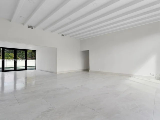 1115 N Northlake Dr, Hollywood FL 33019