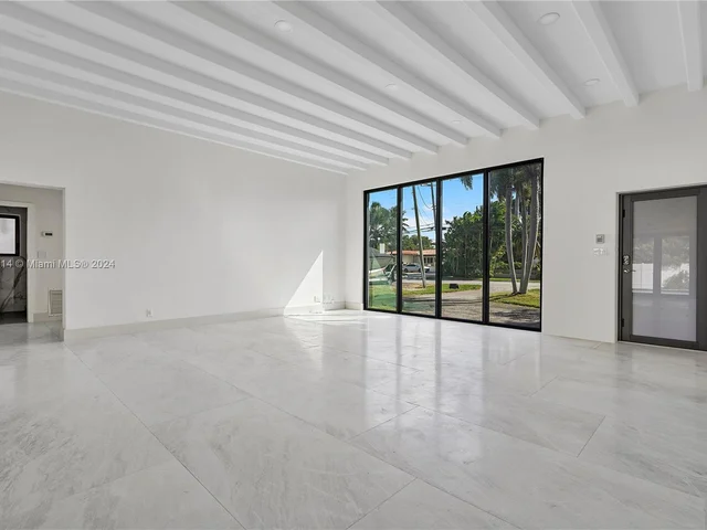 1115 N Northlake Dr, Hollywood FL 33019