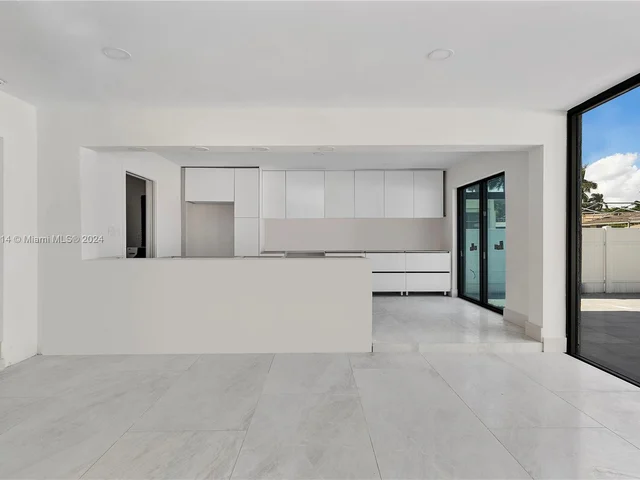 1115 N Northlake Dr, Hollywood FL 33019