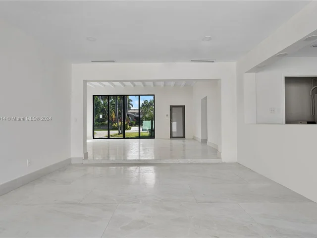 1115 N Northlake Dr, Hollywood FL 33019