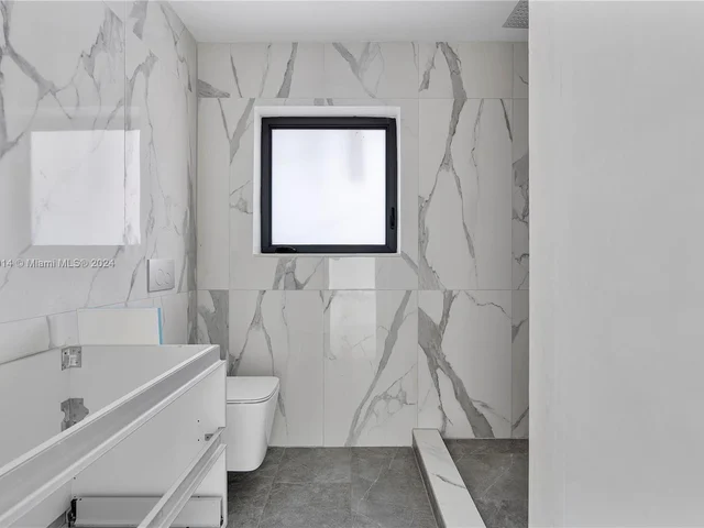 1115 N Northlake Dr, Hollywood FL 33019