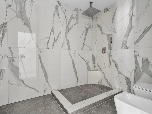 1115 N Northlake Dr, Hollywood FL 33019