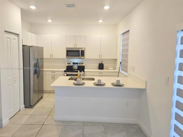 2669 SE 10th St, Homestead FL 33035