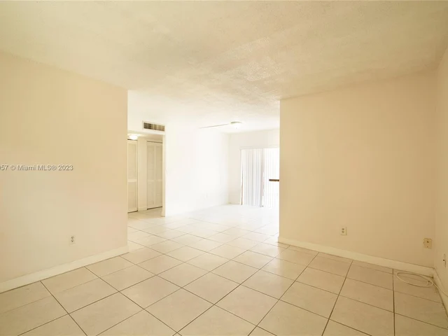 1675 W 42nd St # 102, Hialeah FL 33012