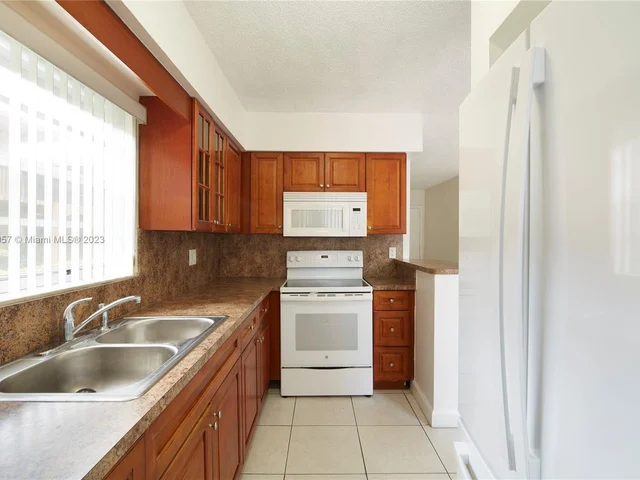 1675 W 42nd St # 102, Hialeah FL 33012