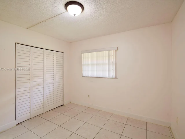 1675 W 42nd St # 102, Hialeah FL 33012