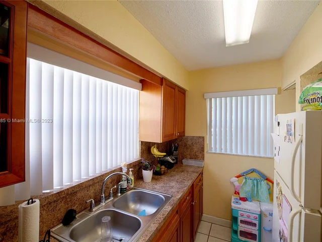 1685 W 42nd St # 101, Hialeah FL 33012