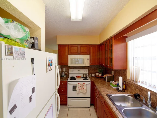 1685 W 42nd St # 101, Hialeah FL 33012