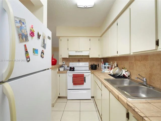 1685 W 42nd St # 203, Hialeah FL 33012