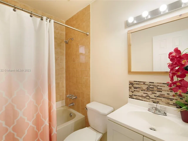 1685 W 42nd St # 203, Hialeah FL 33012