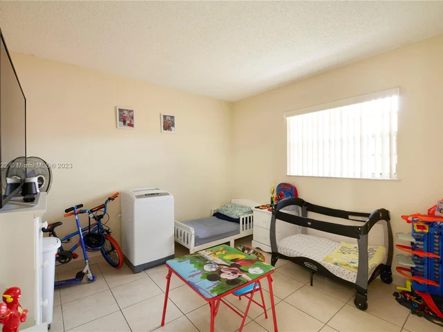 1685 W 42nd St # 203, Hialeah FL 33012