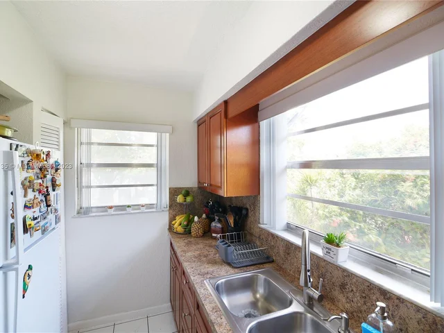 1685 W 42nd St # 204, Hialeah FL 33012