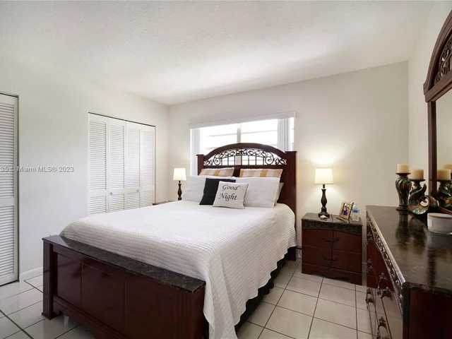 1685 W 42nd St # 204, Hialeah FL 33012