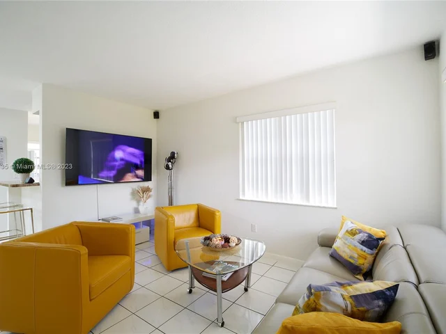 1685 W 42nd St # 204, Hialeah FL 33012