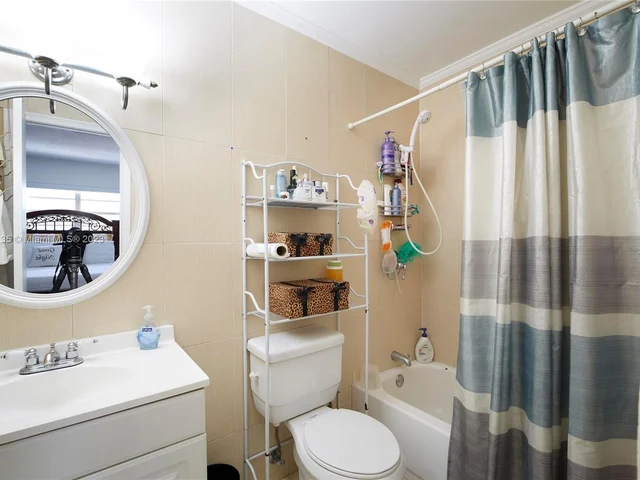 1685 W 42nd St # 204, Hialeah FL 33012