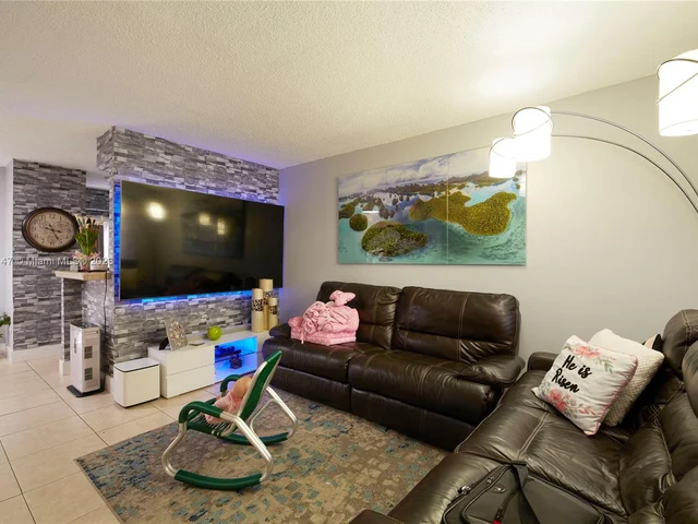 1695 W 42nd St # 102, Hialeah FL 33012