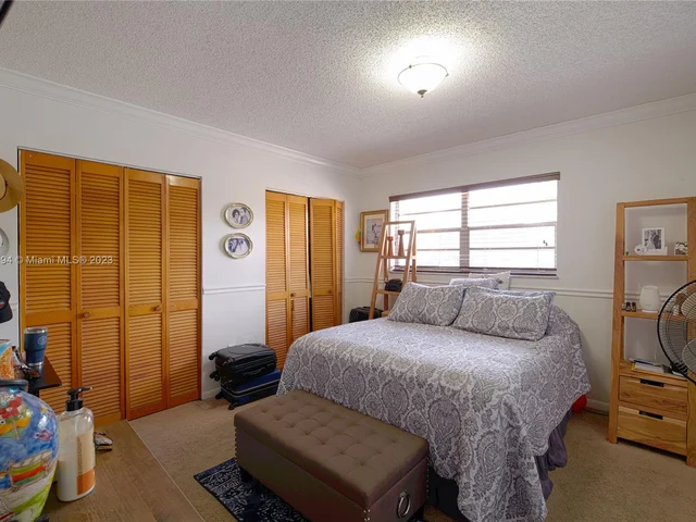 1675 W 42nd St # 202, Hialeah FL 33012