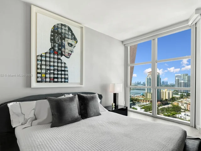 300 S Pointe Dr # 2306, Miami Beach FL 33139