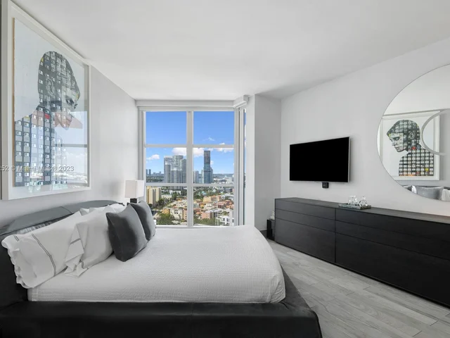 300 S Pointe Dr # 2306, Miami Beach FL 33139