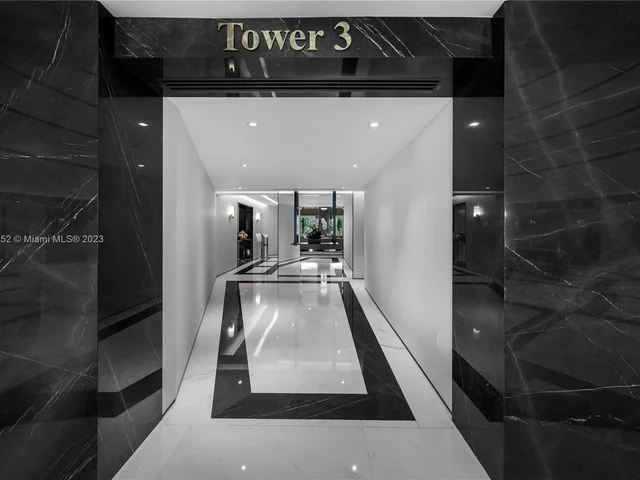 300 S Pointe Dr # 2306, Miami Beach FL 33139