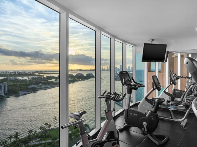 300 S Pointe Dr # 2306, Miami Beach FL 33139