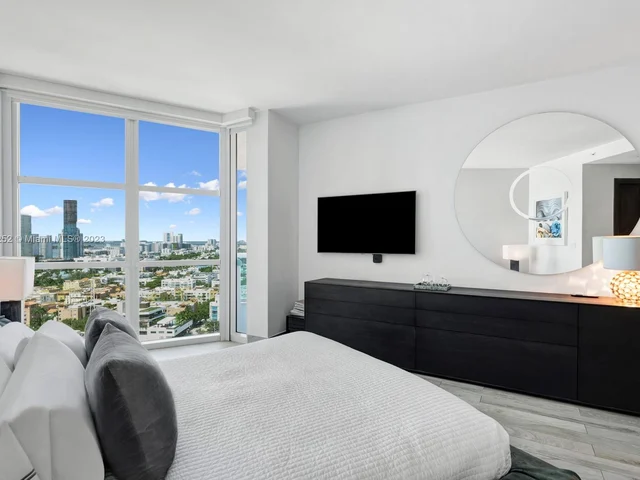 300 S Pointe Dr # 2306, Miami Beach FL 33139