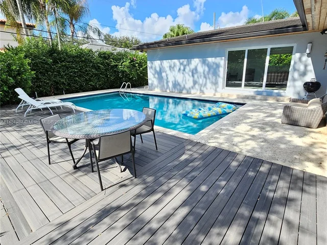 1204 Placetas Ave, Coral Gables FL 33146