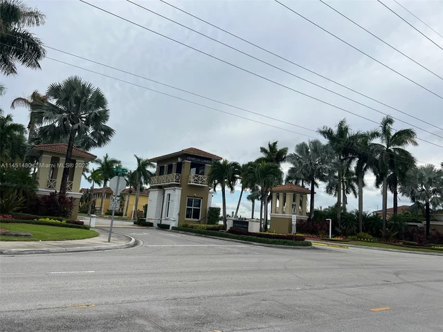 14301 SW 130th ave, Miami FL 33186