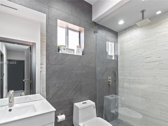 14301 SW 130th ave, Miami FL 33186