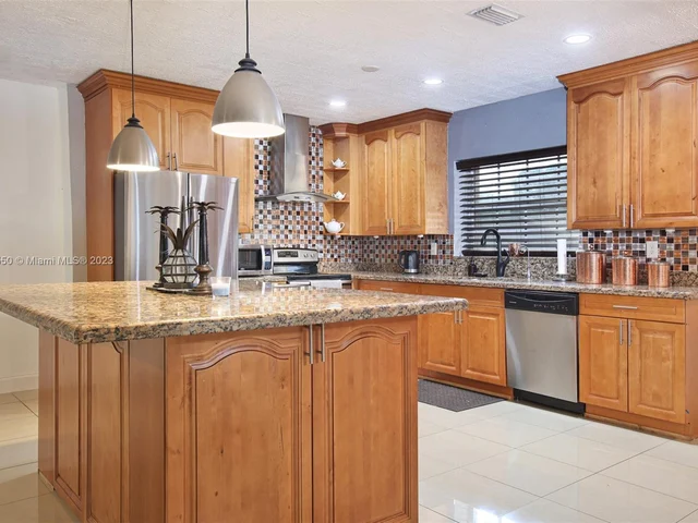 520 NE 180th Dr, North Miami Beach FL 33162