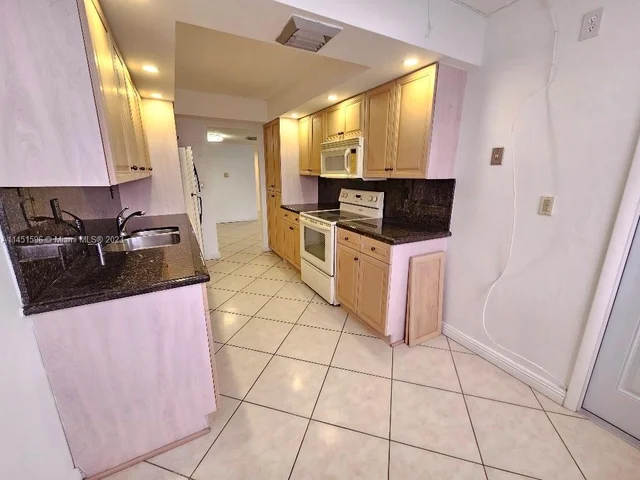 18031 Biscayne Blvd # 1401, Aventura FL 33160