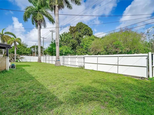 3467 Fillmore St, Hollywood FL 33021