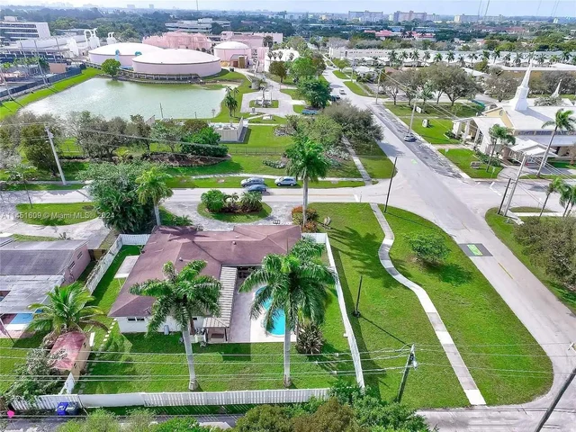 3467 Fillmore St, Hollywood FL 33021