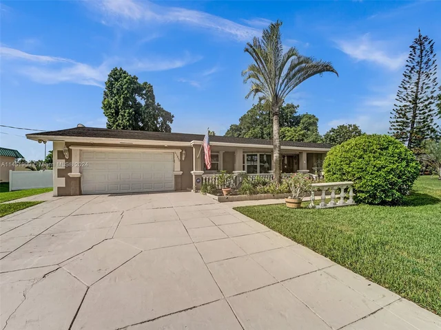 11860 Tara Dr, Plantation FL 33325