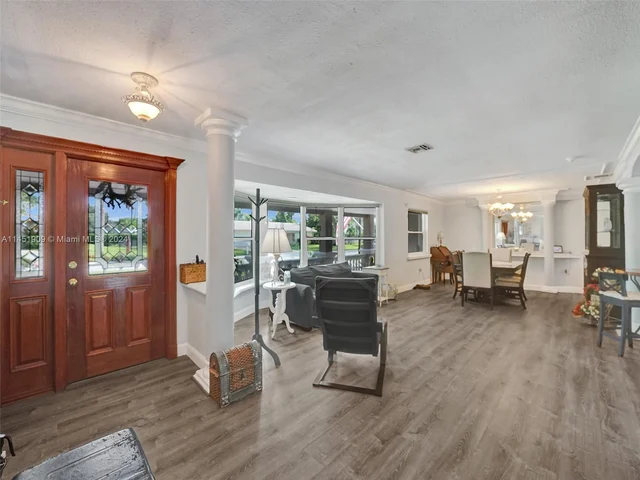 11860 Tara Dr, Plantation FL 33325