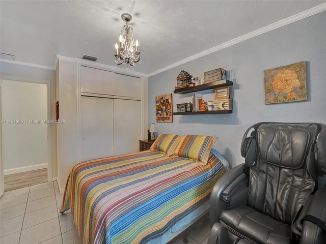 11860 Tara Dr, Plantation FL 33325