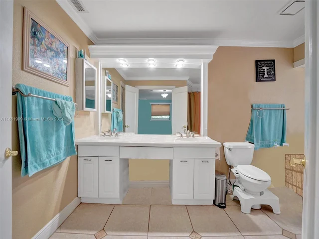 11860 Tara Dr, Plantation FL 33325