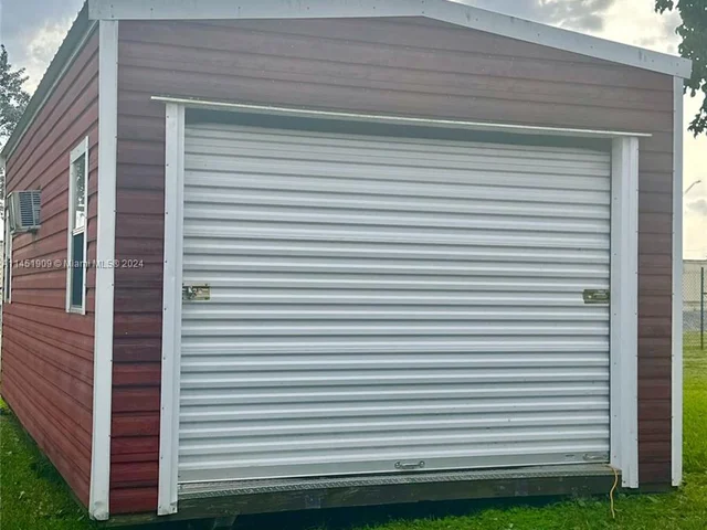 11860 Tara Dr, Plantation FL 33325