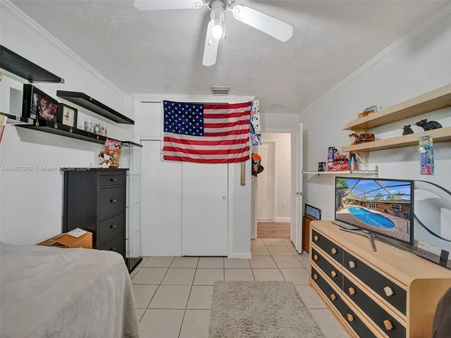 11860 Tara Dr, Plantation FL 33325