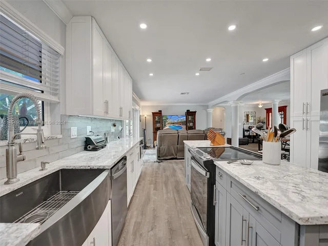 11860 Tara Dr, Plantation FL 33325