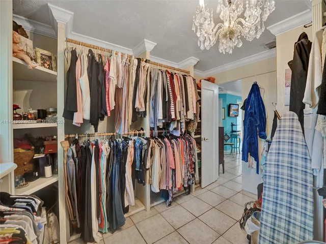 11860 Tara Dr, Plantation FL 33325