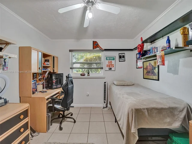 11860 Tara Dr, Plantation FL 33325