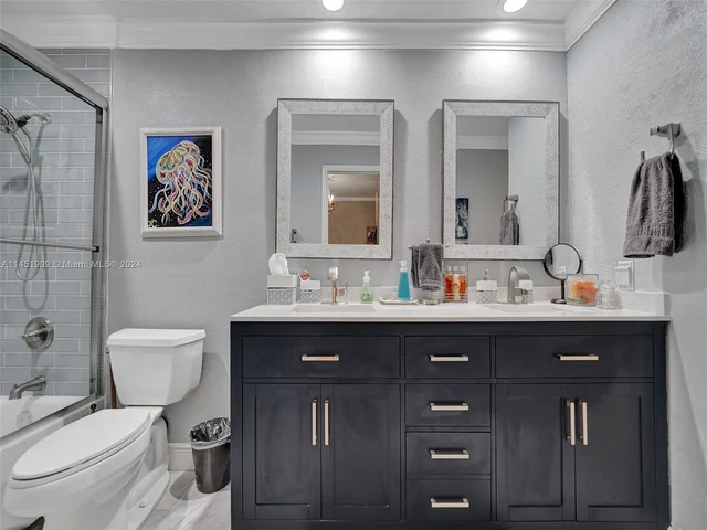 11860 Tara Dr, Plantation FL 33325