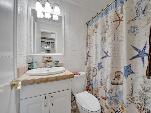 11860 Tara Dr, Plantation FL 33325